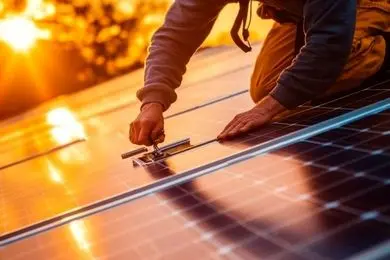 چگونه با استراکچر شناور، راندمان پنل خورشیدی را تا ۲۵٪ افزایش دهیم؟