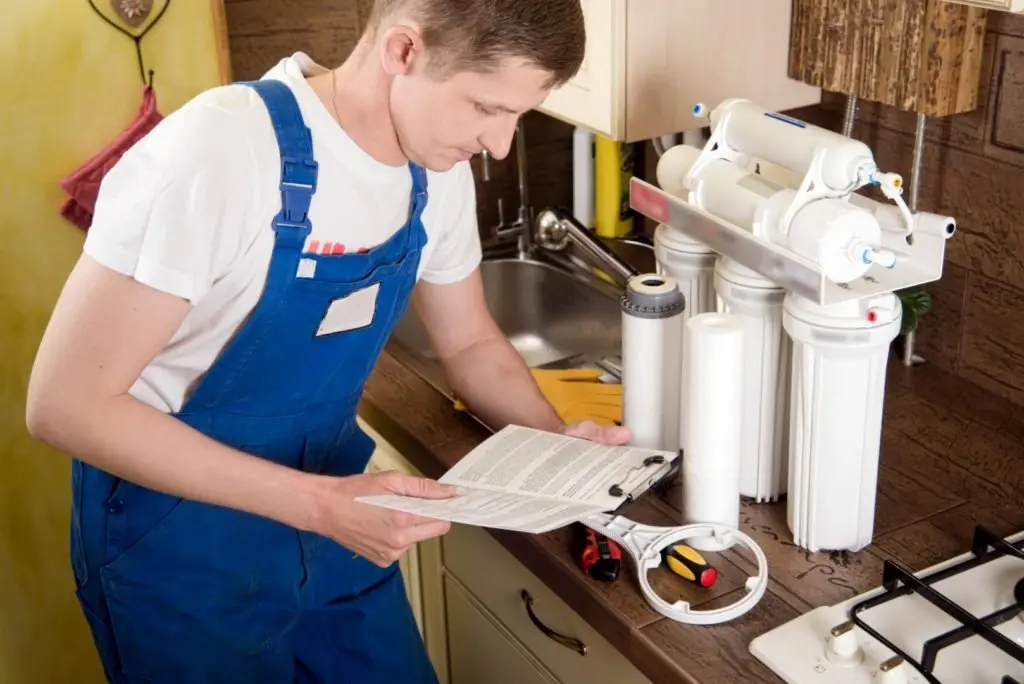 ۴ نکته که نشان می‌دهد دستگاه تصفیه آب نیاز به تعویض فیلتر دارد