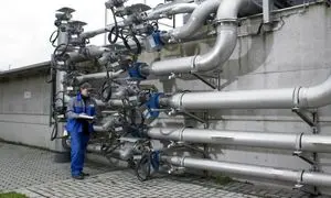 چرا انتخاب متریال پمپ و شیرآلات در صنایع شیمیایی مهم است؟