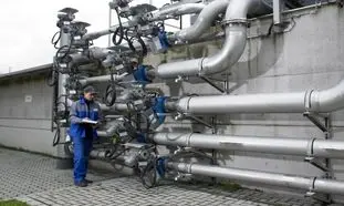 چرا انتخاب متریال پمپ و شیرآلات در صنایع شیمیایی مهم است؟