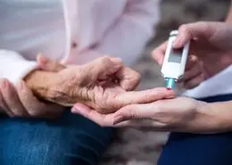 چطور با کمترین زحمت، مراقب سلامت سالمندان باشیم؟