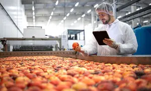 تولیدکننده ایرانی مواد اولیه را 2.5 برابر گران‌تر می‌خرد