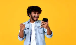 آیفون ۱۳ و موتورسیکلت در مسابقه باجت 