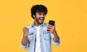آیفون ۱۳ و موتورسیکلت در مسابقه باجت 