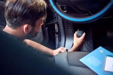 چرا نصب ردیاب خودرو بهترین سرمایه ‌گذاری برای امنیت ماشین است؟