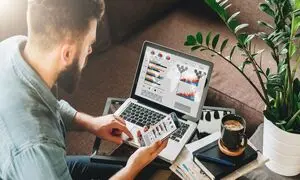 برگزاری همایش «هزارتوی بازاریابی» با حضور متخصصان بازاریابی تپسی و بلوبانک