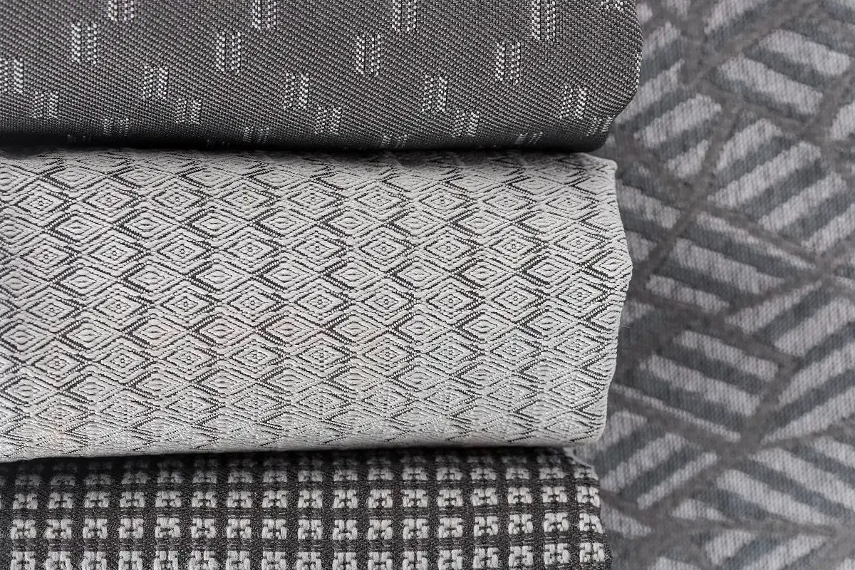 خرید عمده پارچه صندلی خودرو، قطار و هواپیما از نساج بایا