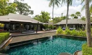 چسب کاشی مناسب برای استخر و محیط‌های مرطوب را چگونه انتخاب کنیم؟