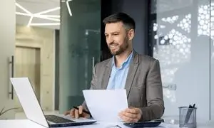 یاس ارغوانی 28 ساله شد