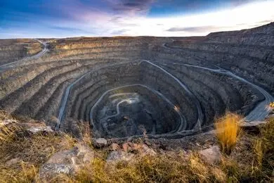 چرا بنگاه‌های معدنی فقط برای زنده ماندن جنگیدند؟