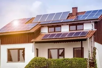 کدام نوع پنل خورشیدی برای نصب در ساختمان های مسکونی مناسب است؟