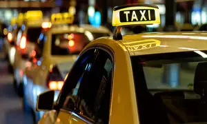 کاربران تاکسی‌های اینترنتی زیر فشار عوارض مضاعف مالیاتی و شهرداری