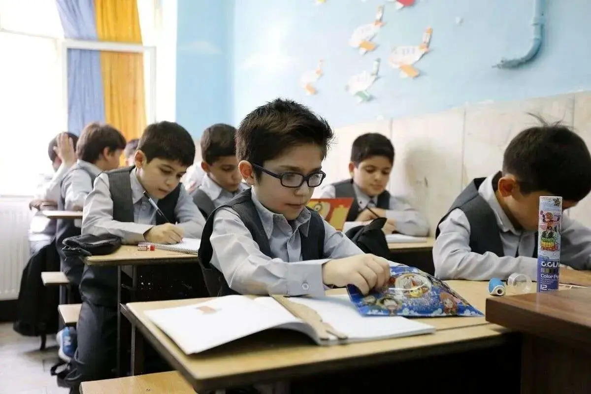 مدارس از اول مهر مجازی و غیرحضوری هستند؟