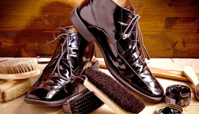 چگونه کفش چرم خود را به درستی واکس و پولیش بزنیم