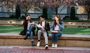 آیا تحصیل در استرالیا بدون بورسیه هم ارزش دارد؟