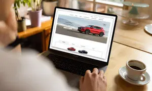 خرید خودرو تحویل فوری یا پیشفروش؟ مقایسهای دقیق برای انتخاب بهترین روش خرید خودرو