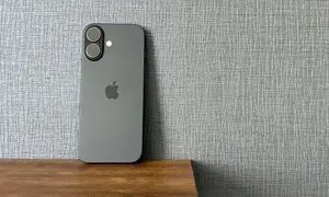 واکنش‌ها به فروش آیفون 17 به سه برابر قیمت جهانی