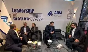 بازدید مدیران شرکت حمل‌ونقل توکا از غرفه گروه ادمیرال