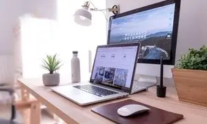 طراحی سایت اختصاصی یا قالب آماده؟ مقایسه از نظر هزینه، توسعه، امنیت و سئو
