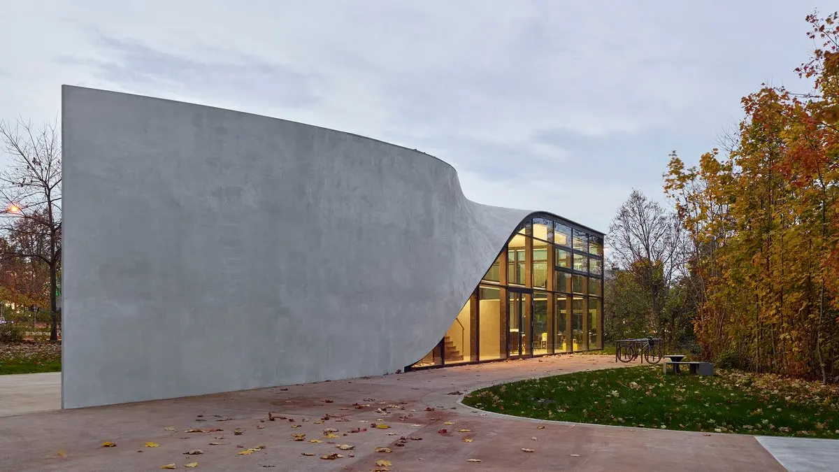 چه زمانی به آب‌بند کننده نیاز داریم؟ مشکلات رایج نفوذ آب در ساختمان