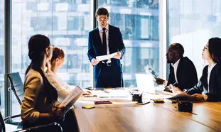 الگوی مدیریت پایدار در بازار متلاطم ایران از نگاه آریاپی