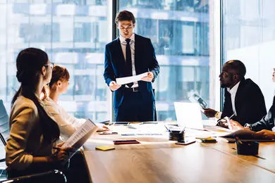 الگوی مدیریت پایدار در بازار متلاطم ایران از نگاه آریاپی