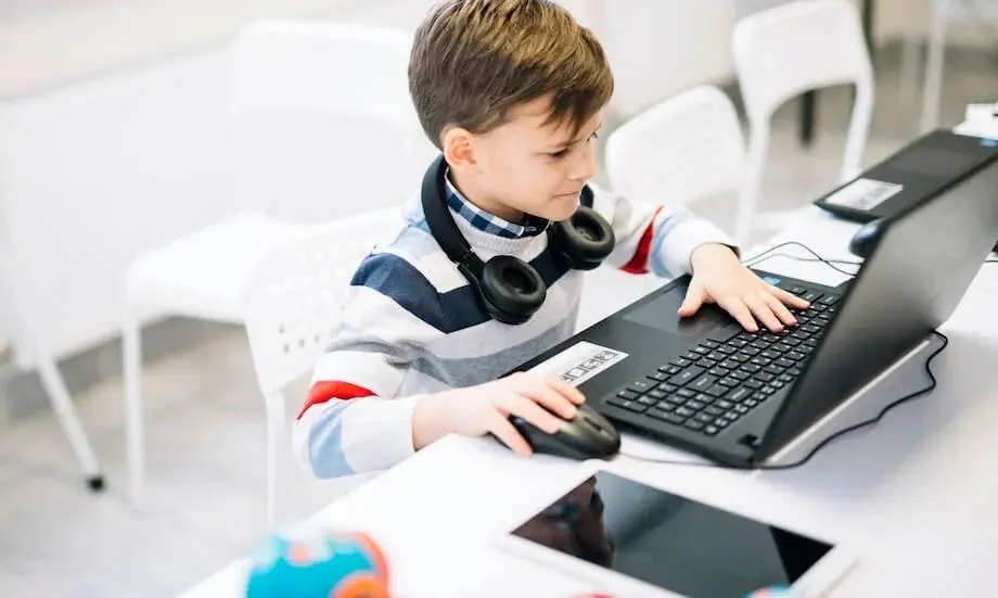 راهنمای خرید لپ تاپ اقتصادی برای دانش آموزان 