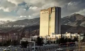 مدیرعامل هتل پارسیان آزادی برنده تندیس سه‌ستاره جایزه ملی کیفیت ایران شد
