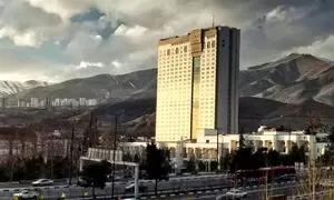 مدیرعامل هتل پارسیان آزادی برنده تندیس سه‌ستاره جایزه ملی کیفیت ایران شد