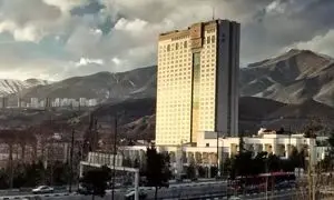 مدیرعامل هتل پارسیان آزادی برنده تندیس سه‌ستاره جایزه ملی کیفیت ایران شد