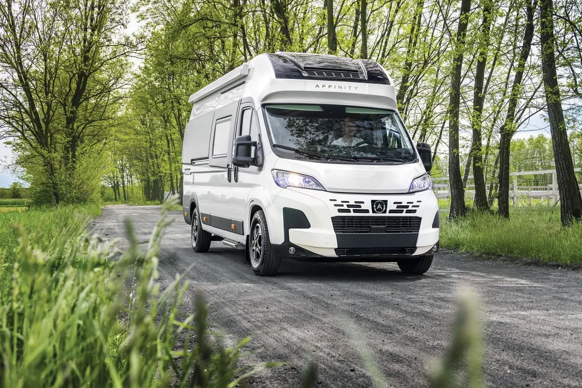 تجربه‌ای متفاوت از سفر: اجاره ون برای سفرهای گروهی و خانوادگی