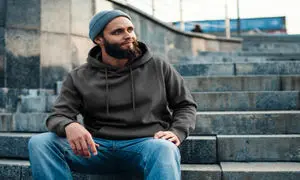 چطور هودی‌ های بادی اسپینر را با شلوار جین ست کنیم؟