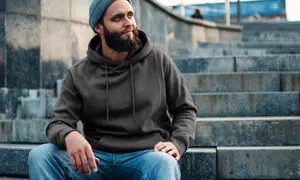 چطور هودی‌ های بادی اسپینر را با شلوار جین ست کنیم؟