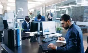 چه تفاوتی بین سیستم های پراکنده و یکپارچه سازمانی وجود دارد؟