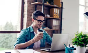 برند یا امکانات؟ کدام برای خرید لپ تاپ مهم تر است؟