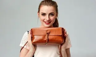۵ کیف چرم دوشی زنانه با طراحی خاص و منحصربه فرد