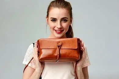 ۵ کیف چرم دوشی زنانه با طراحی خاص و منحصربه فرد
