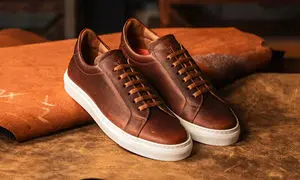 ۳ کفش چرم اسپورت مردانه برای استایل های نیمه رسمی