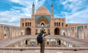 گزارش عملکرد پرچمداران بازار گردشگری در شش ماه اول سال 1404