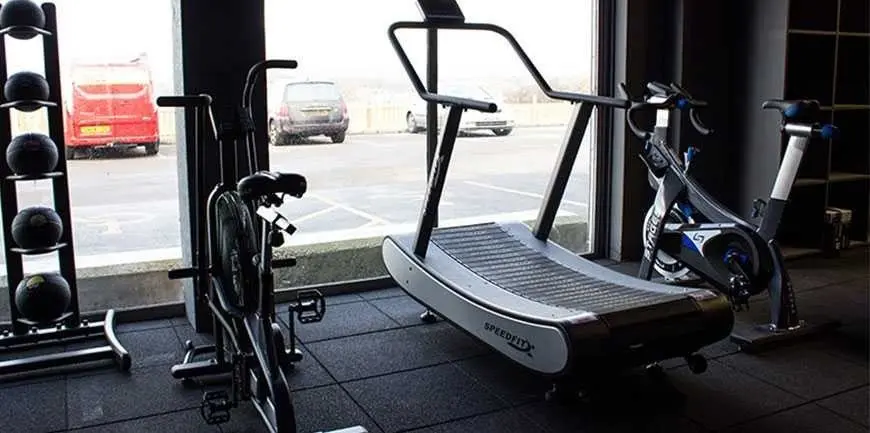 چالش های واردات و عرضه لوازم ورزشی و باشگاهی