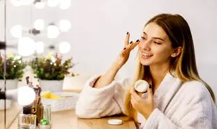 بهترین کرم ضد چروک برای ۳۰ تا ۴۰ سال؛ از چه سنی باید مراقبت جدی از پوست را شروع کرد؟