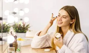 بهترین کرم ضد چروک برای ۳۰ تا ۴۰ سال؛ از چه سنی باید مراقبت جدی از پوست را شروع کرد؟