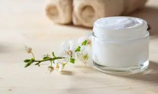 ۳ کرم روشن کننده قوی برای درمان لک های سطحی پوست