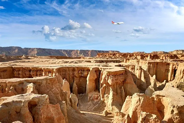 سفر به قشم: گشت‌وگذار در سرزمین بادگیرها، دلفین‌ها و نخلستان‌ها