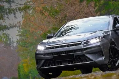 آیا کی ام سی J7، دو میلیارد تومان می‌ارزد؟