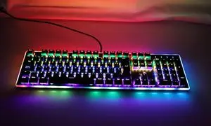 رونمایی لاجیتک از کیبورد خورشیدی با عمر باتری ۱۰ ساله